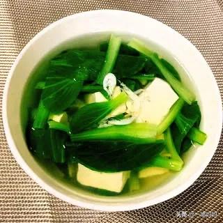 產(chǎn)后哺乳期飲食營養(yǎng)_哺乳期媽媽營養(yǎng)食譜_奶水不足寶媽該吃什么