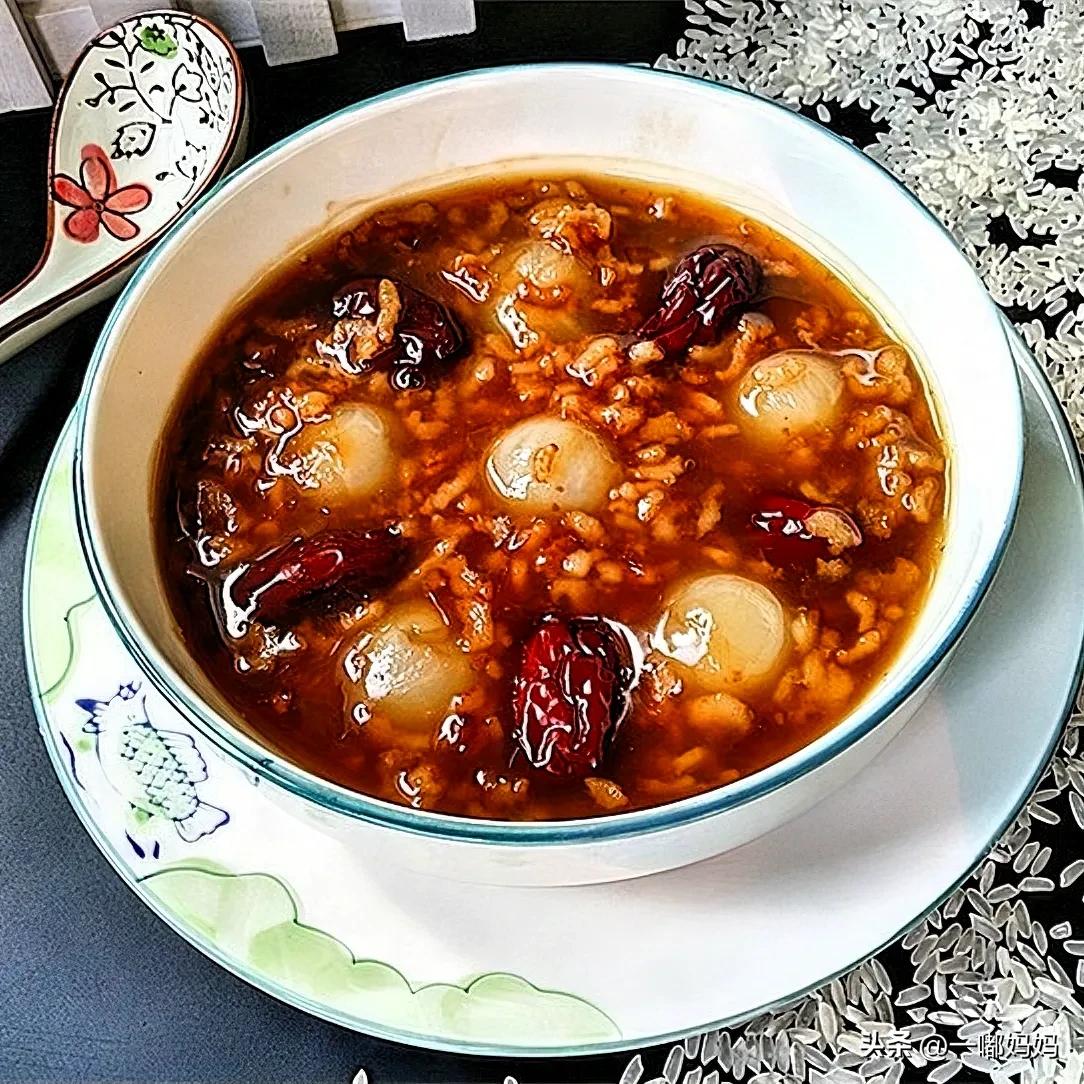 產(chǎn)后哺乳期飲食營養(yǎng)_奶水不足寶媽該吃什么_哺乳期媽媽營養(yǎng)食譜